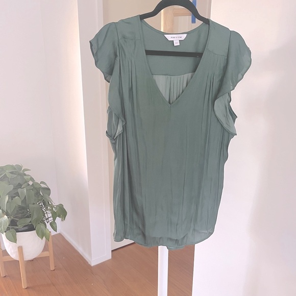 Green V-neck Top - Picture 3 of 10